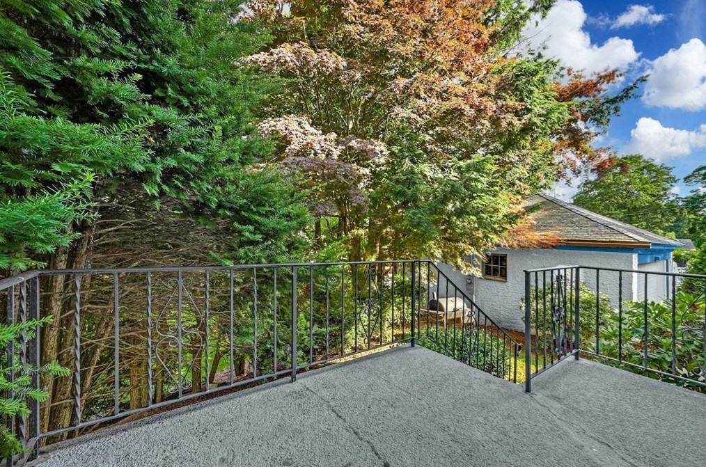 41 Flagg St, Worcester MA  01602-1448 exterior