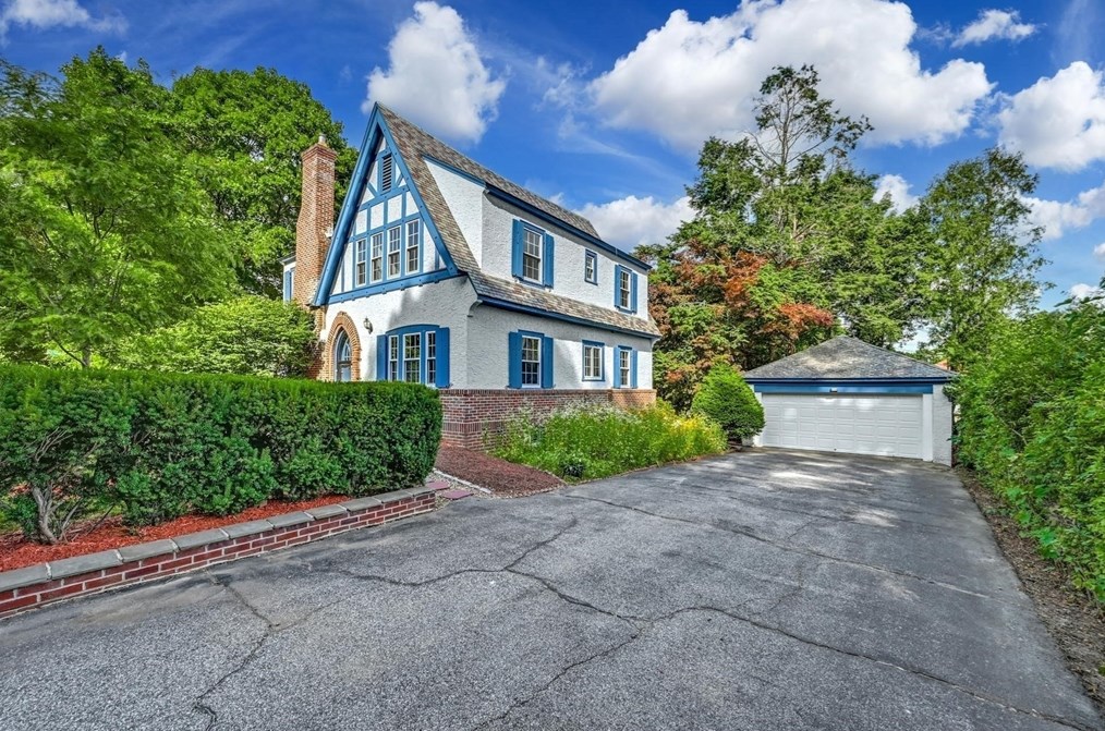 41 Flagg St, Worcester MA  01602-1448 exterior