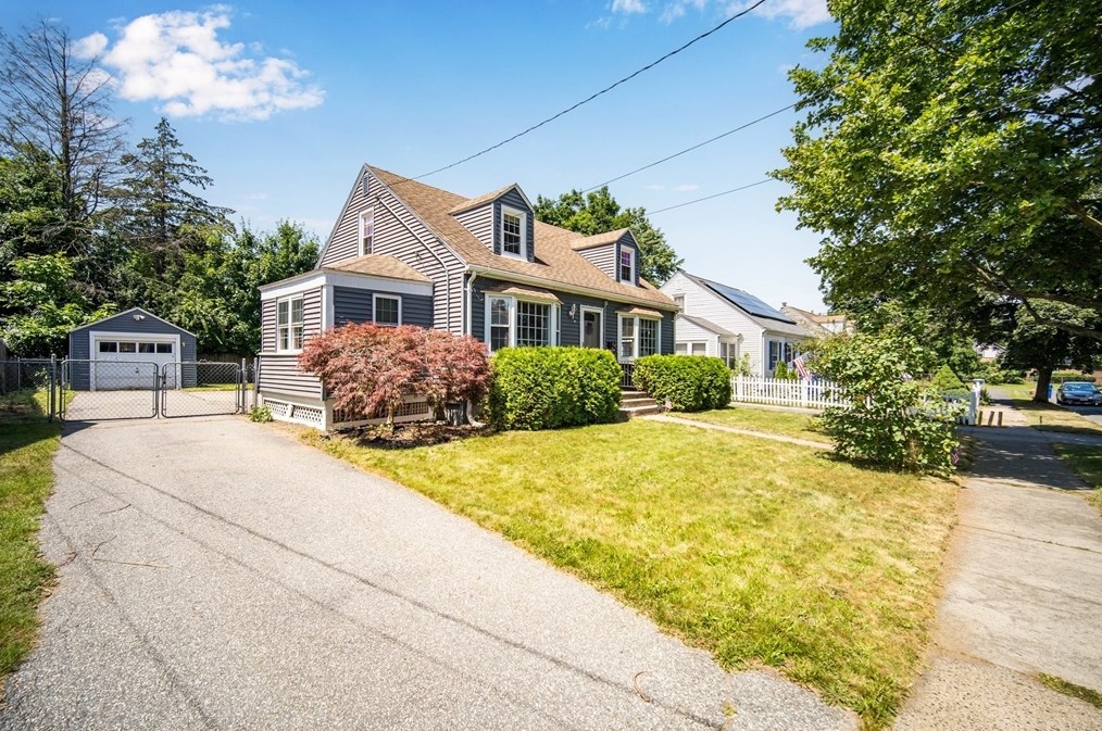 24 Thornton St, Springfield, MA 01104