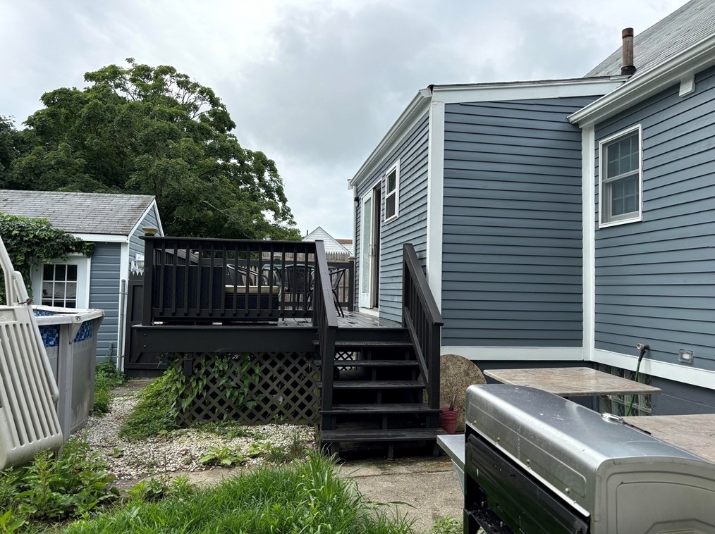 19 Suffolk Ave, Dartmouth, MA 02747 exterior