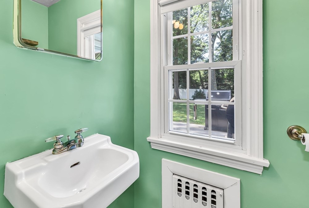 498 Converse St, Springfield MA  01106-1713 exterior