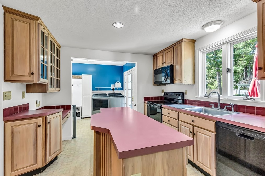 498 Converse St, Springfield MA  01106-1713 exterior