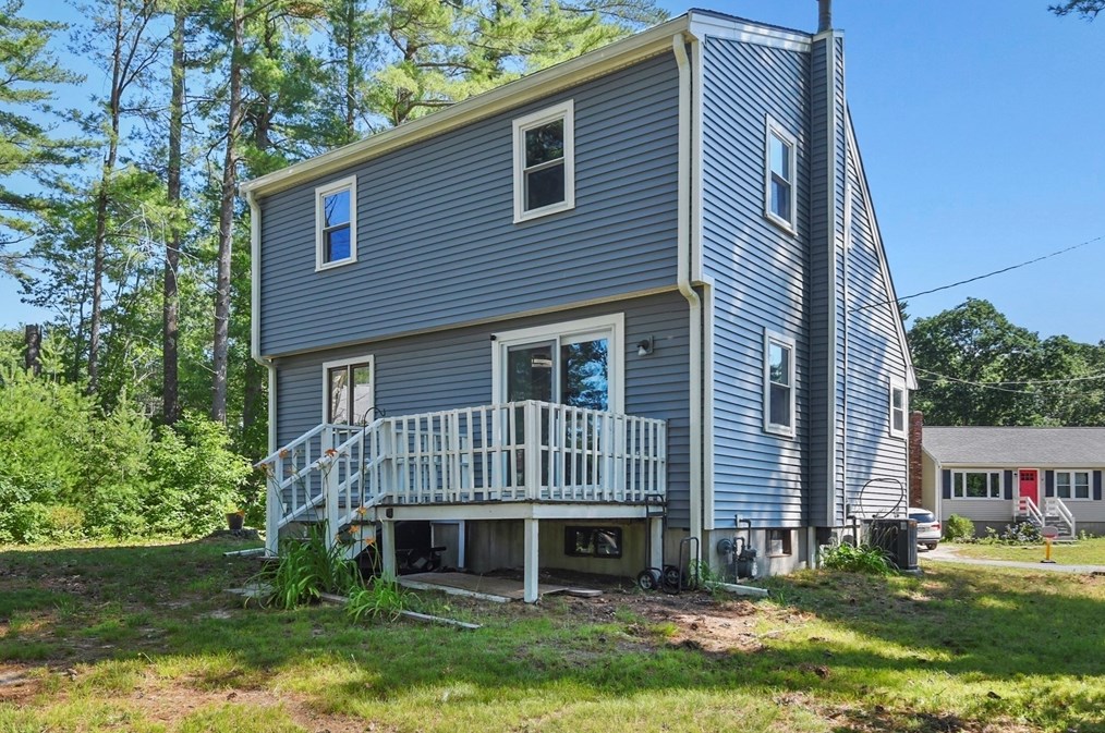 13 Littleton Dr, Wareham, MA 02571