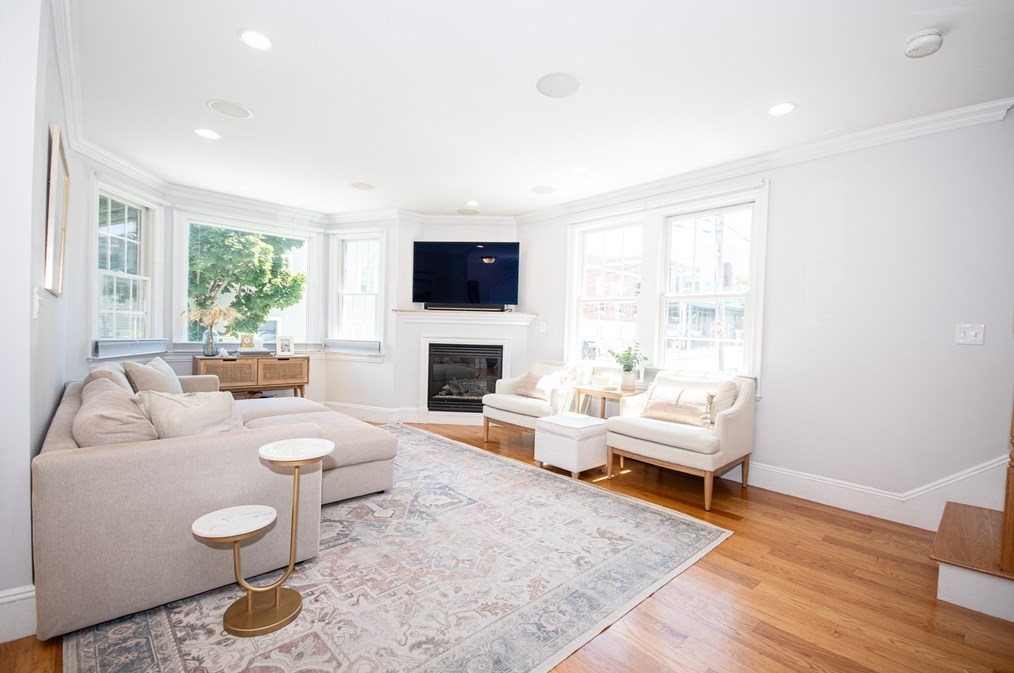 221 W 6th St Unit 1, Boston, MA