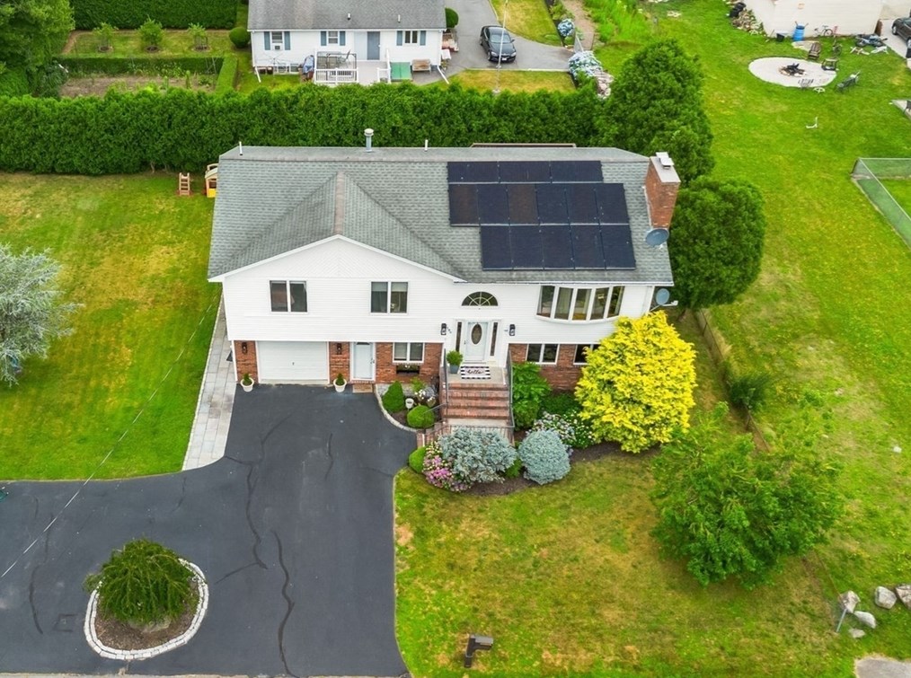 189 Rogers St, Dartmouth MA  02748-1829 exterior