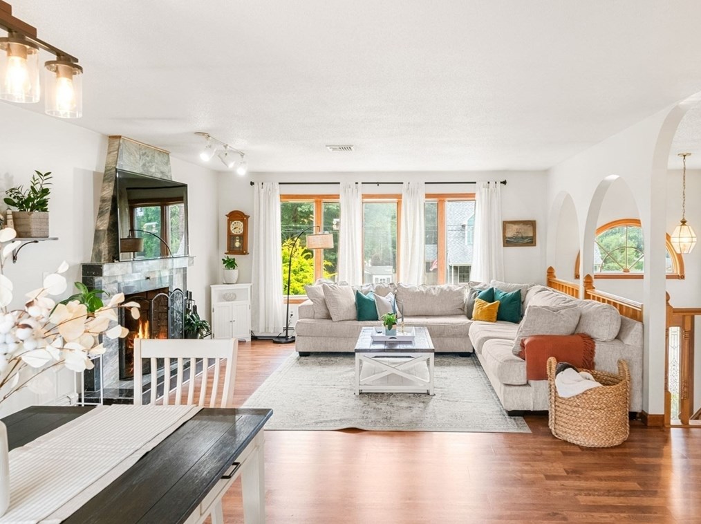 189 Rogers St, Dartmouth MA  02748-1829 exterior