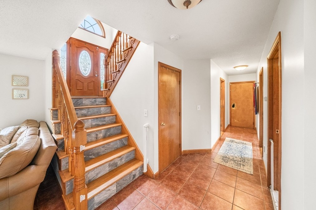 189 Rogers St, Dartmouth MA  02748-1829 exterior