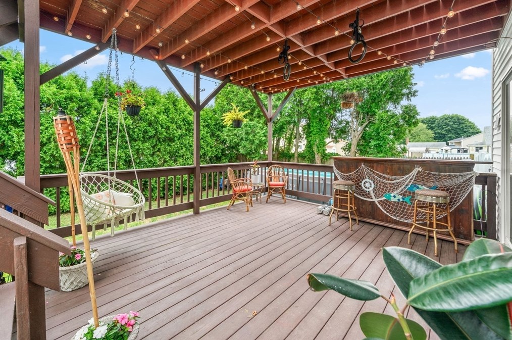 189 Rogers St, Dartmouth MA  02748-1829 exterior