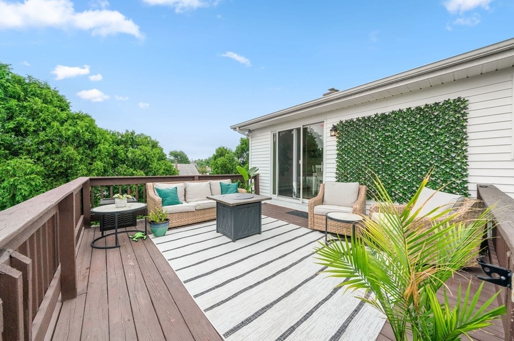 189 Rogers St, Dartmouth MA  02748-1829 exterior