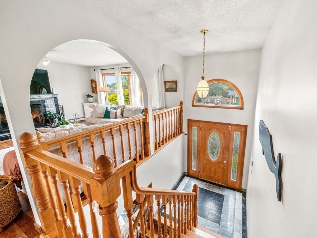 189 Rogers St, Dartmouth MA  02748-1829 exterior