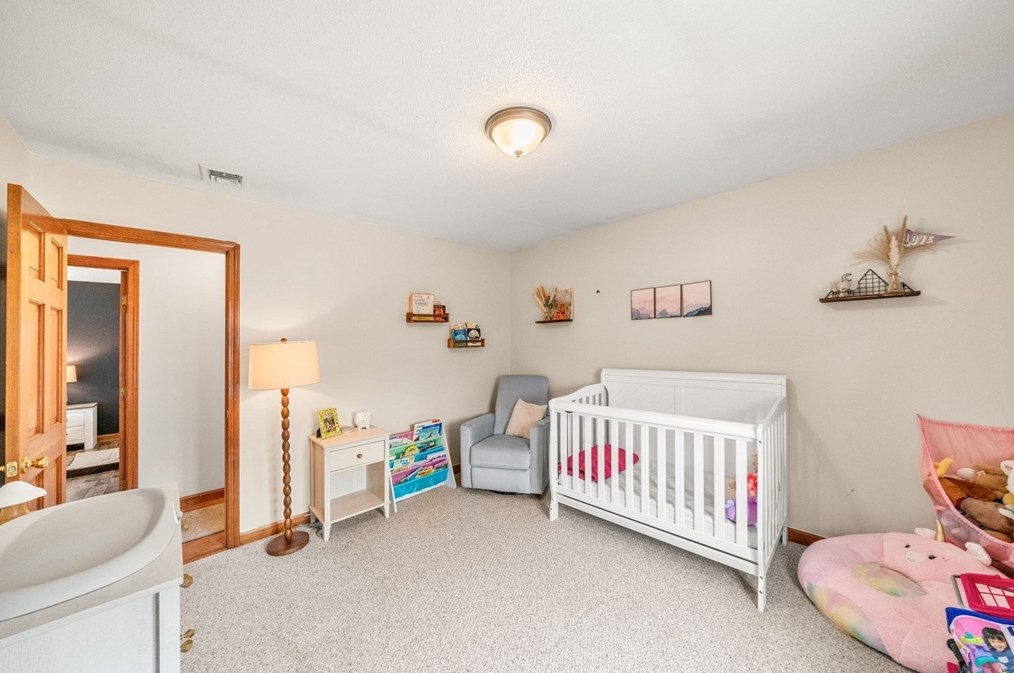 189 Rogers St, Dartmouth MA  02748-1829 exterior