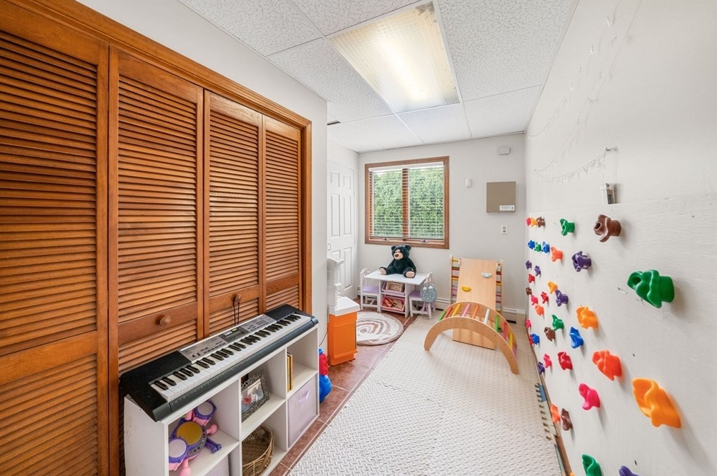 189 Rogers St, Dartmouth MA  02748-1829 exterior