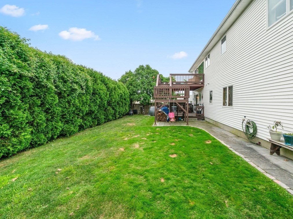 189 Rogers St, Dartmouth MA  02748-1829 exterior