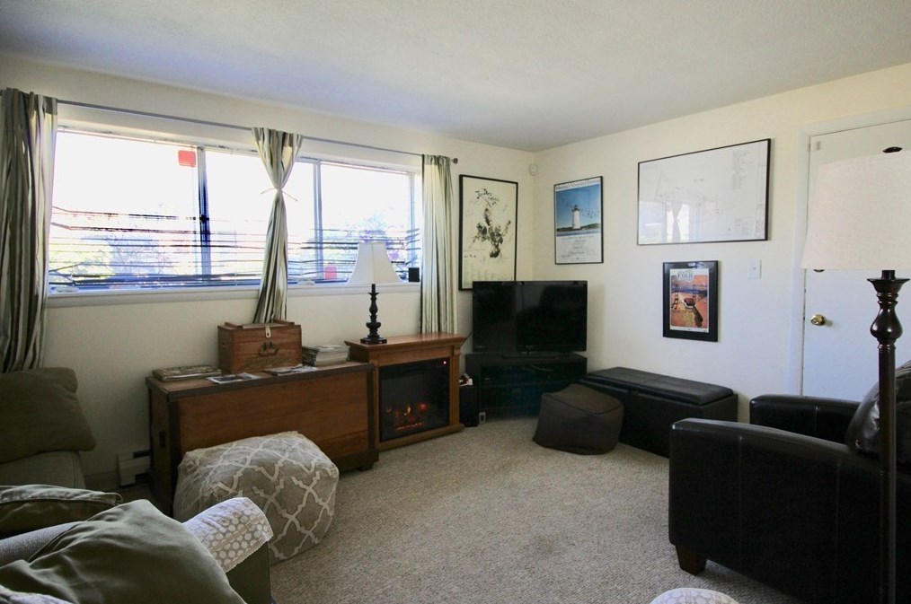 260 River St Apt 2, Waltham, MA 02453