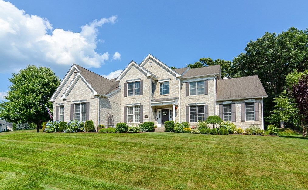 74 Whitehall Way, Bellingham, MA 02019