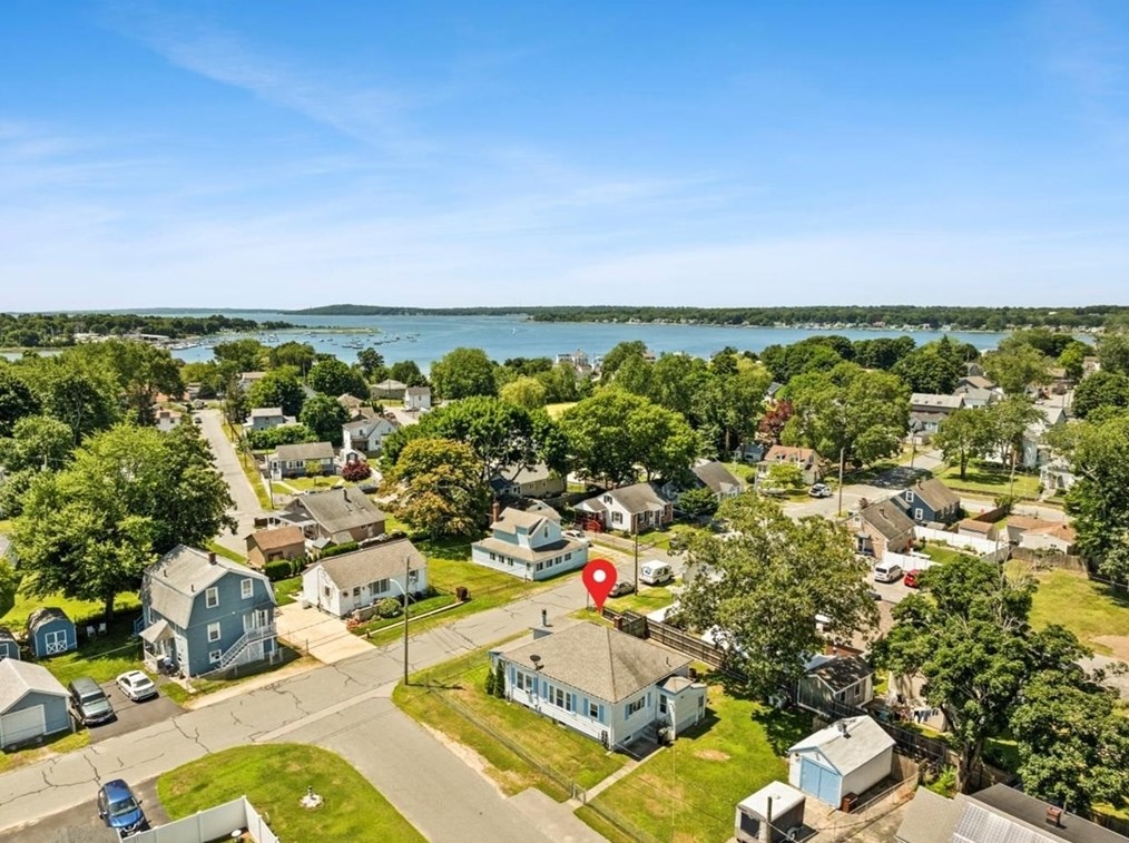 35 Bayview Ave, Swansea, MA 02777-1649