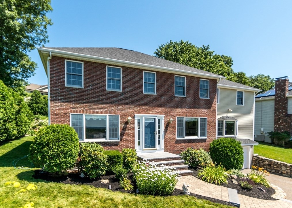 44 Raffaele Dr, Waltham, MA 02452