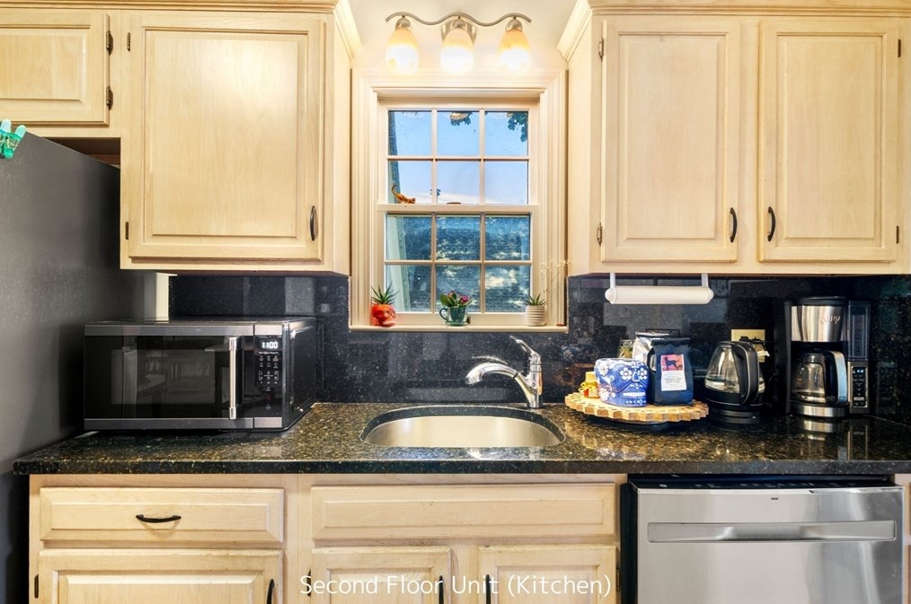 103 Sandwich St, Plymouth MA  02360-3357 exterior