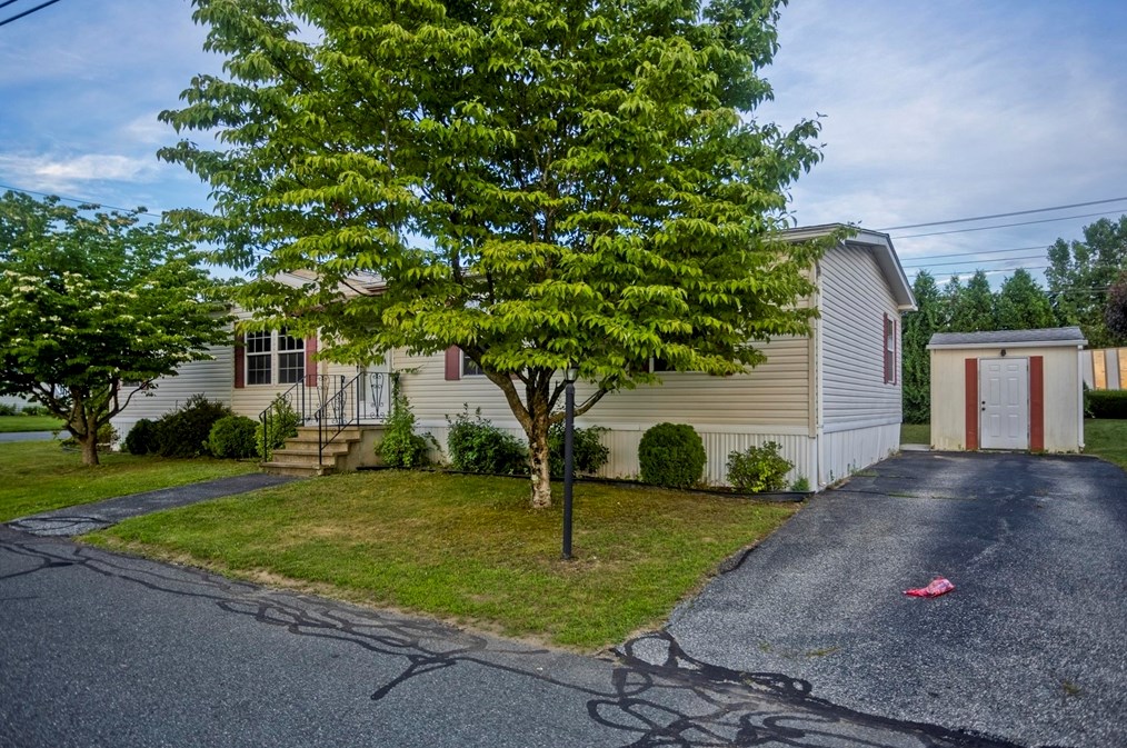 5 Somerset Rd, Chicopee, MA 01020