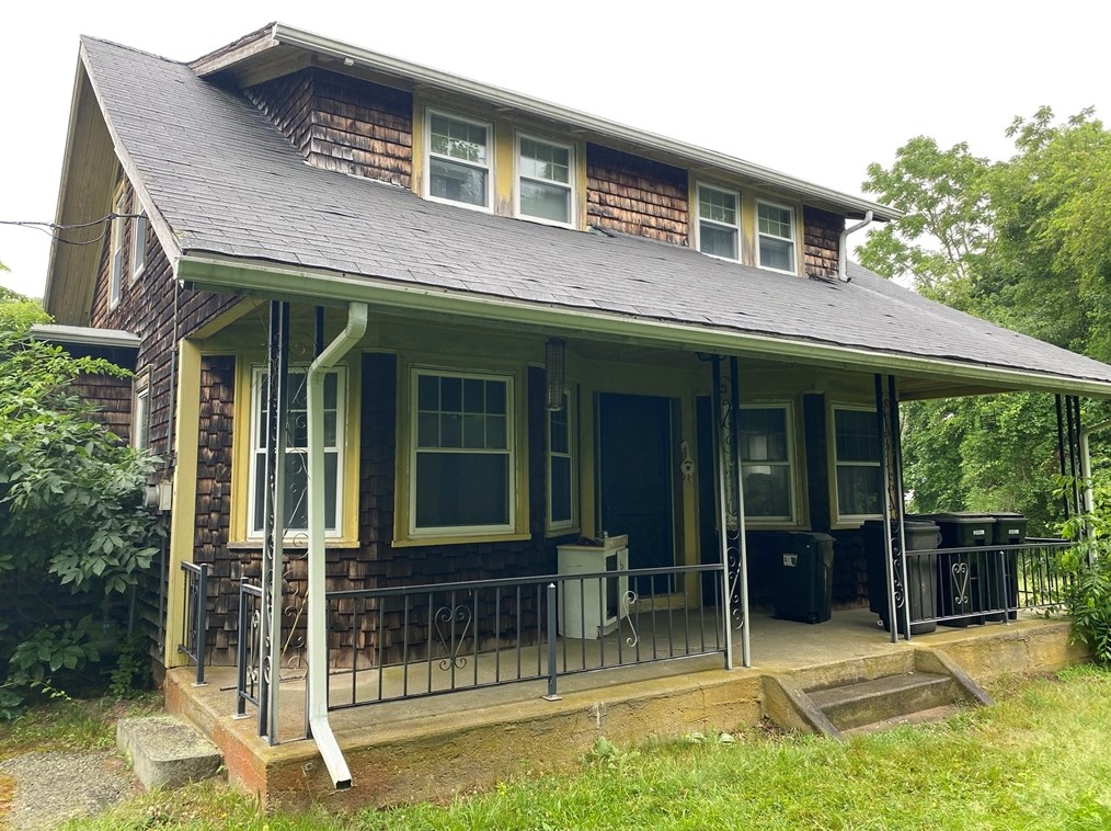 99 Bryant St, Dartmouth, MA 02747-2845