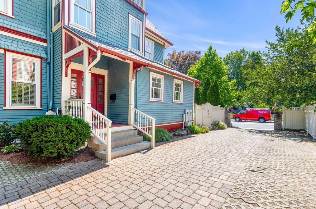 125 Magazine St, Cambridge MA  02139-3955 exterior