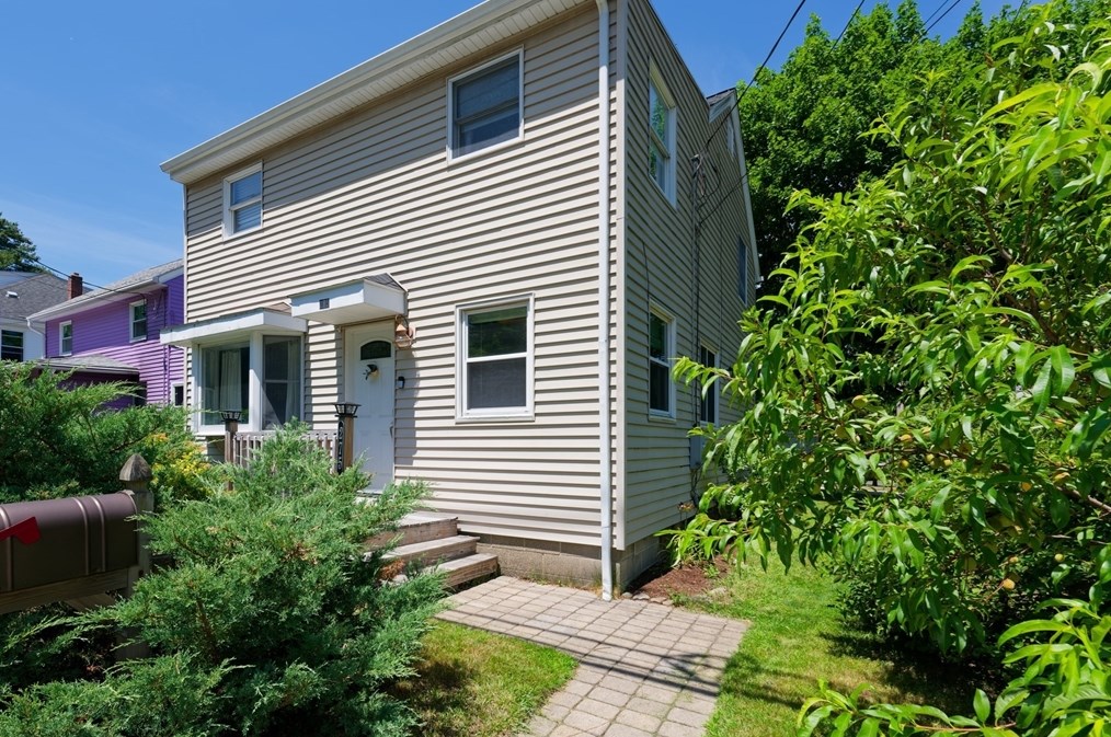 275 Central St, Hudson, MA 01749