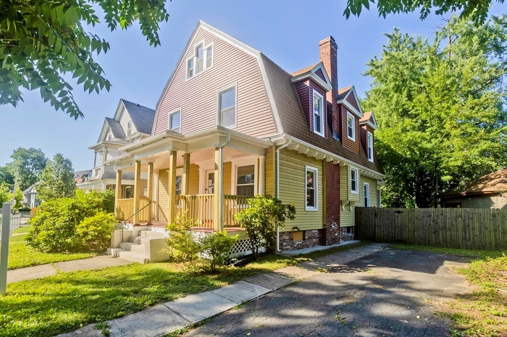 79 Monmouth St, Springfield, MA 01109