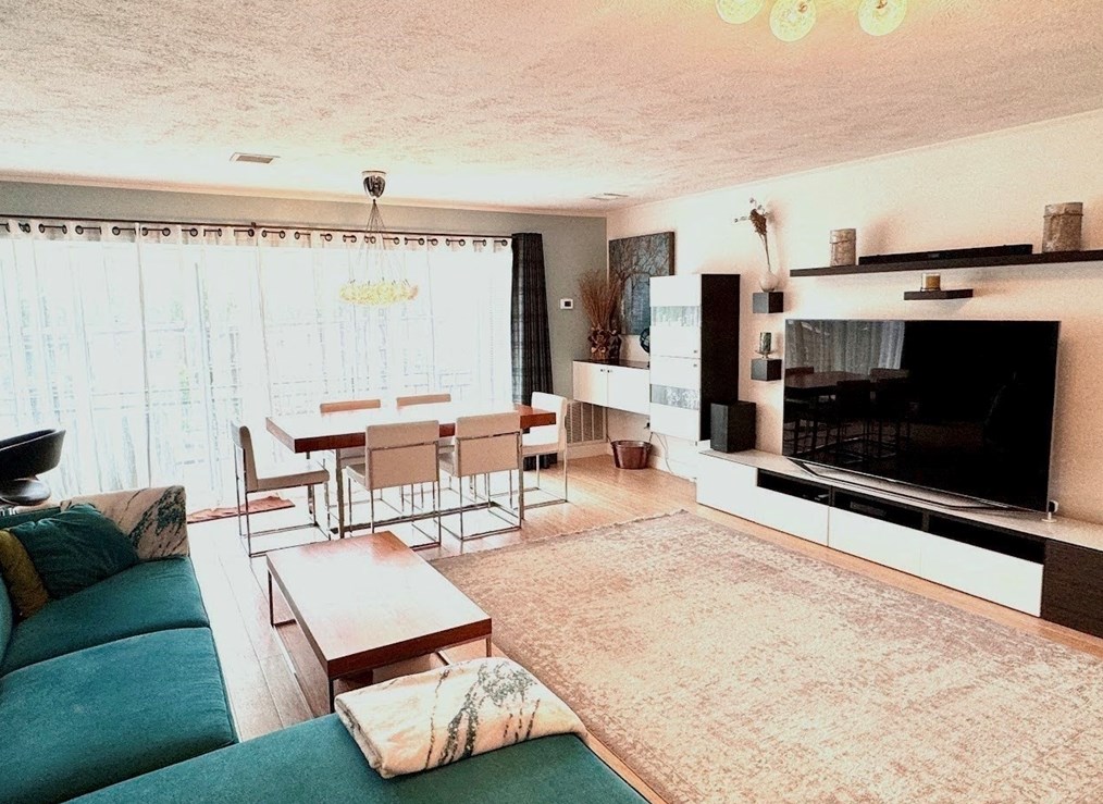 1206 Greendale Ave Apt 231, Needham, MA 02492