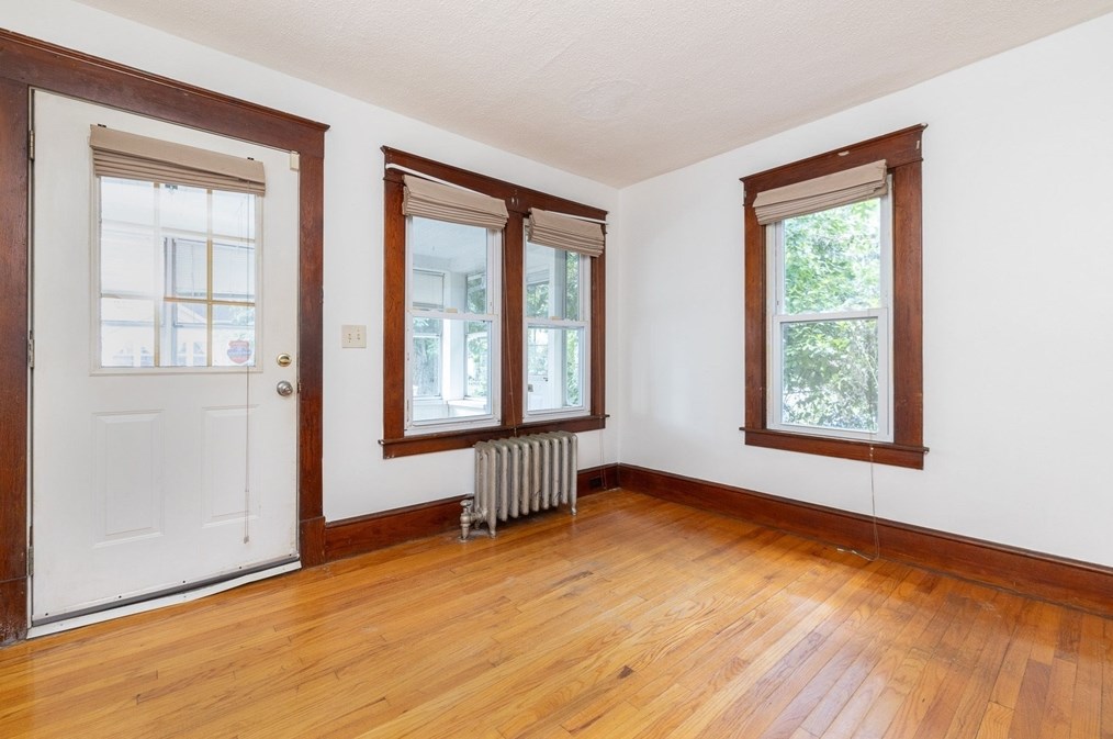 14 Thornfell St, Springfield, MA 01104