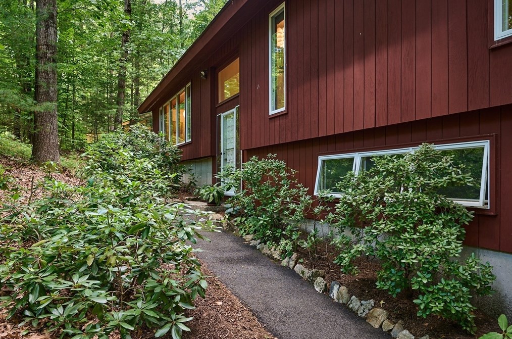 74 Morgan Cir, Amherst, MA 01002