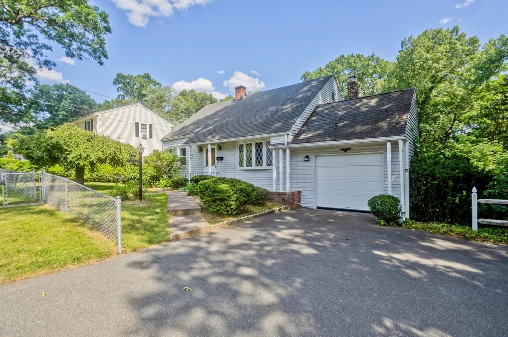 21 Bremen St, Springfield, MA 01108