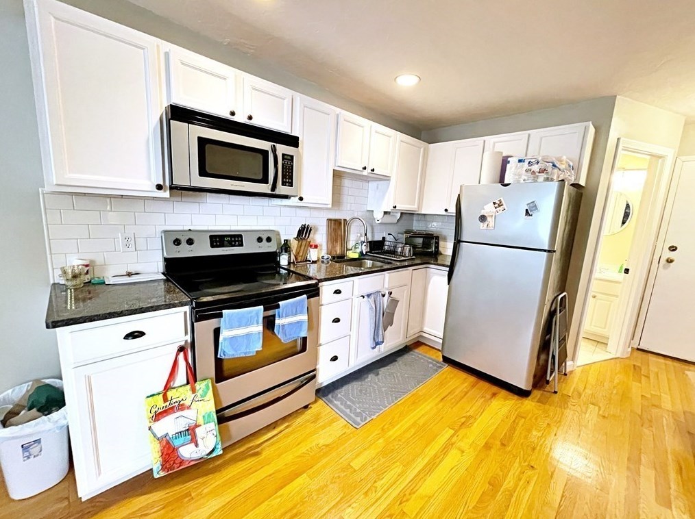 160 Cottage St Apt 302, Boston, MA