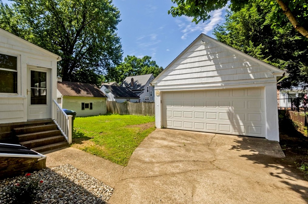 60 Rencelau St, Springfield, MA 01118