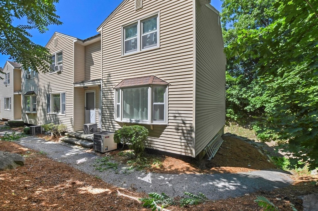 126 Willard St #p, Lowell, MA 01850