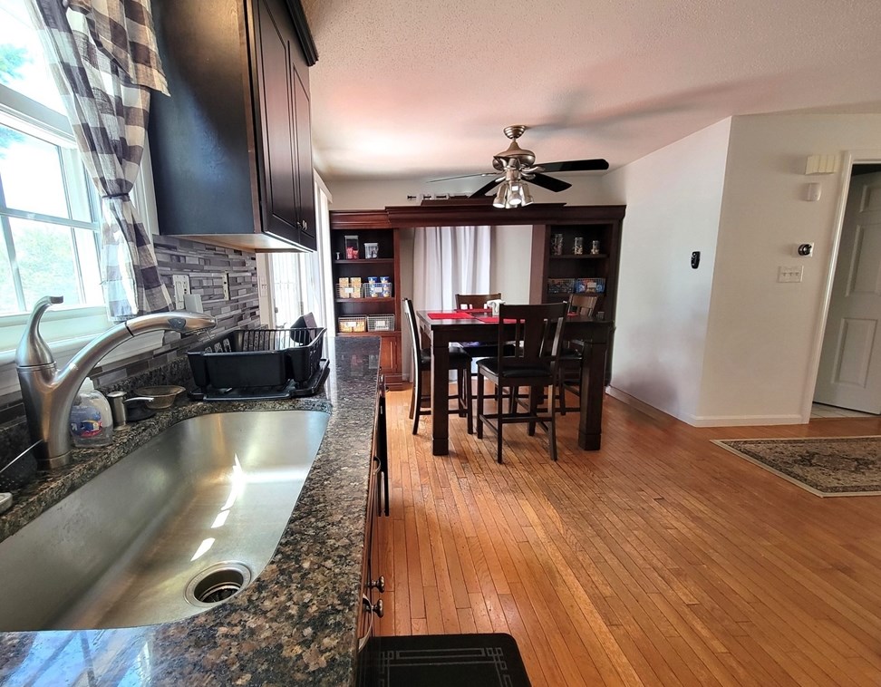 744 Hypine Rd, Dracut MA 01826-3366 exterior