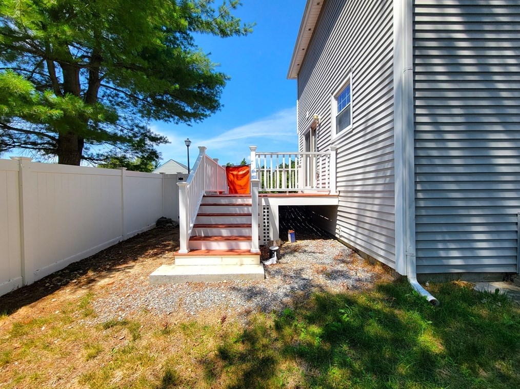 744 Hypine Rd, Dracut MA 01826-3366 exterior