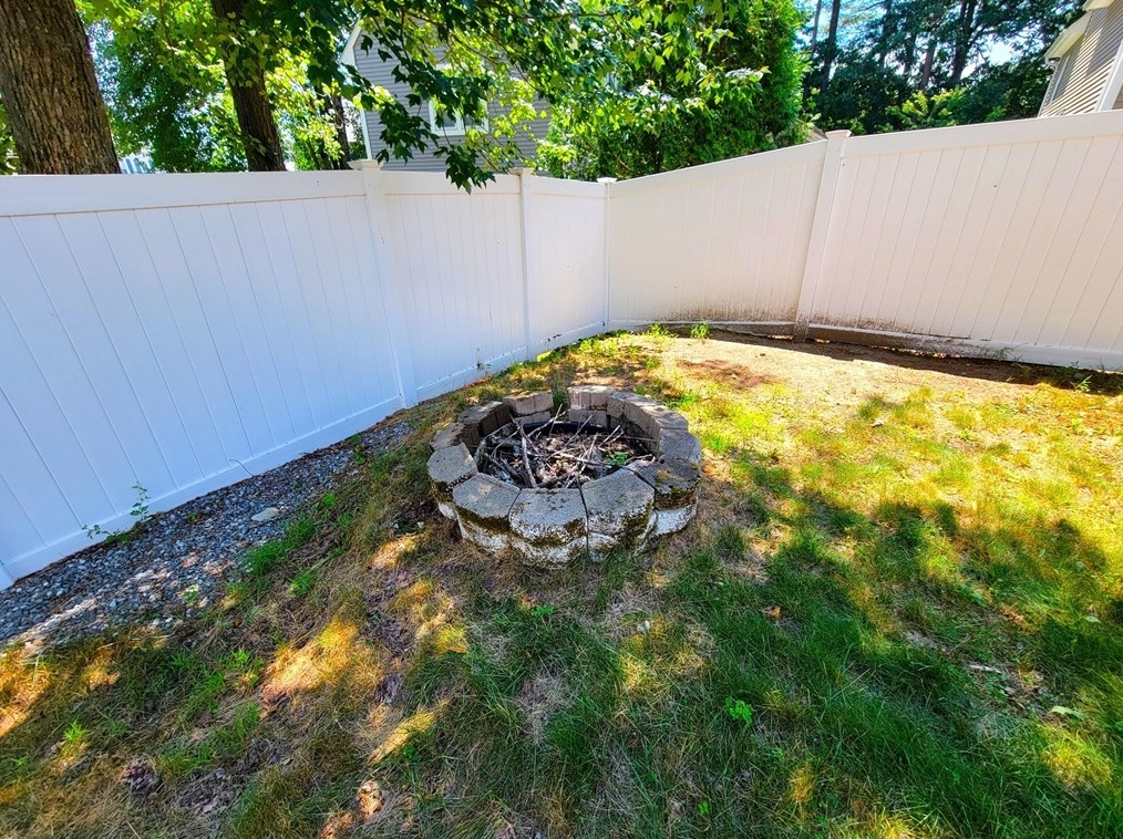 744 Hypine Rd, Dracut MA 01826-3366 exterior