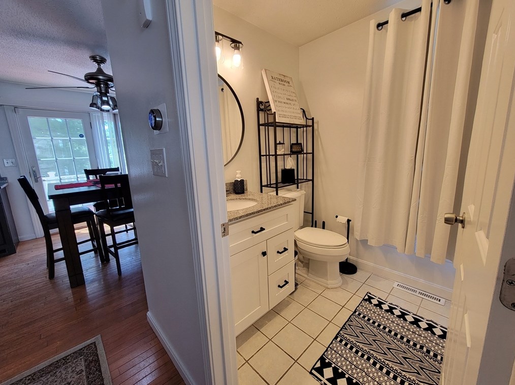 744 Hypine Rd, Dracut MA 01826-3366 exterior