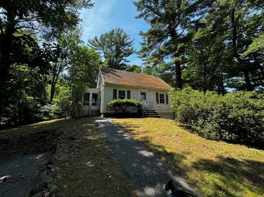 6 County Rd, Andover, MA 01810