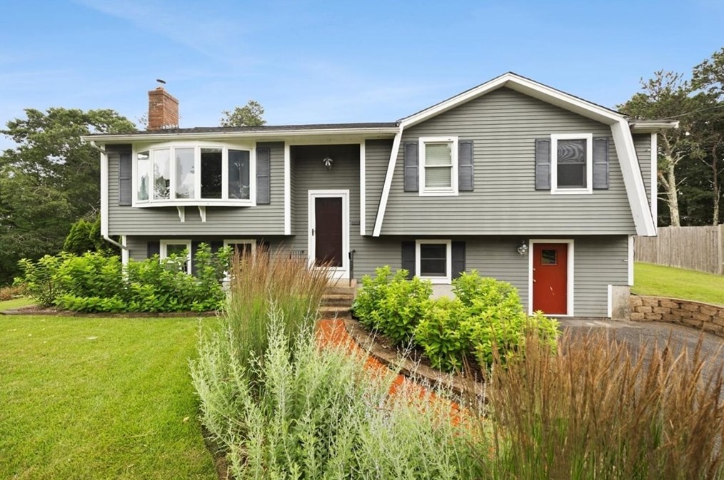 24 Eel River Cir, Plymouth, MA 02360