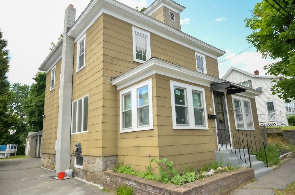 40 Strathmore Rd, Methuen, MA 01844 exterior