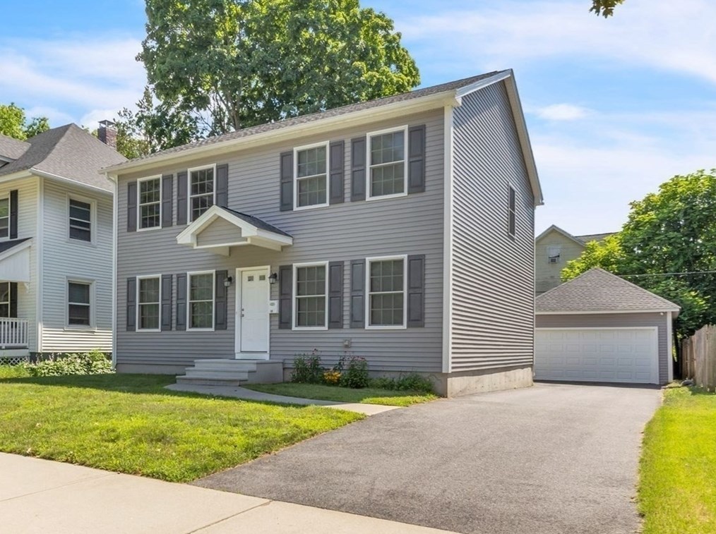 30 Irvington St, Springfield, MA 01108