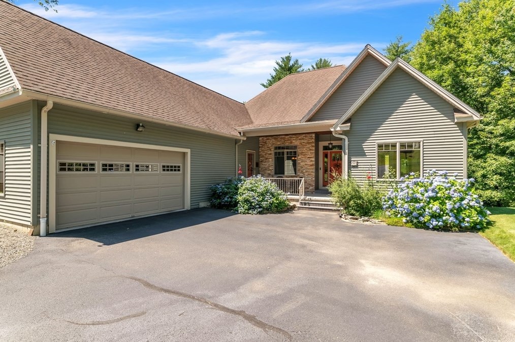 66 Mason St, Palmer, MA 01069-2215