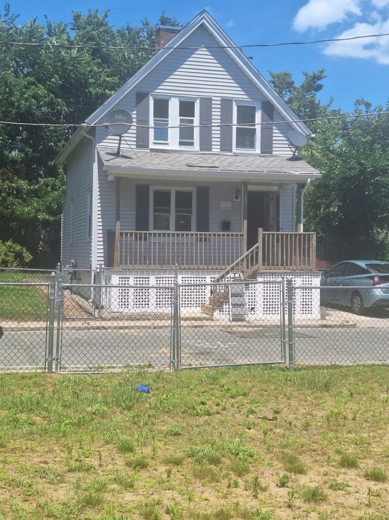 26 Pine St Ct, Springfield, MA 01105