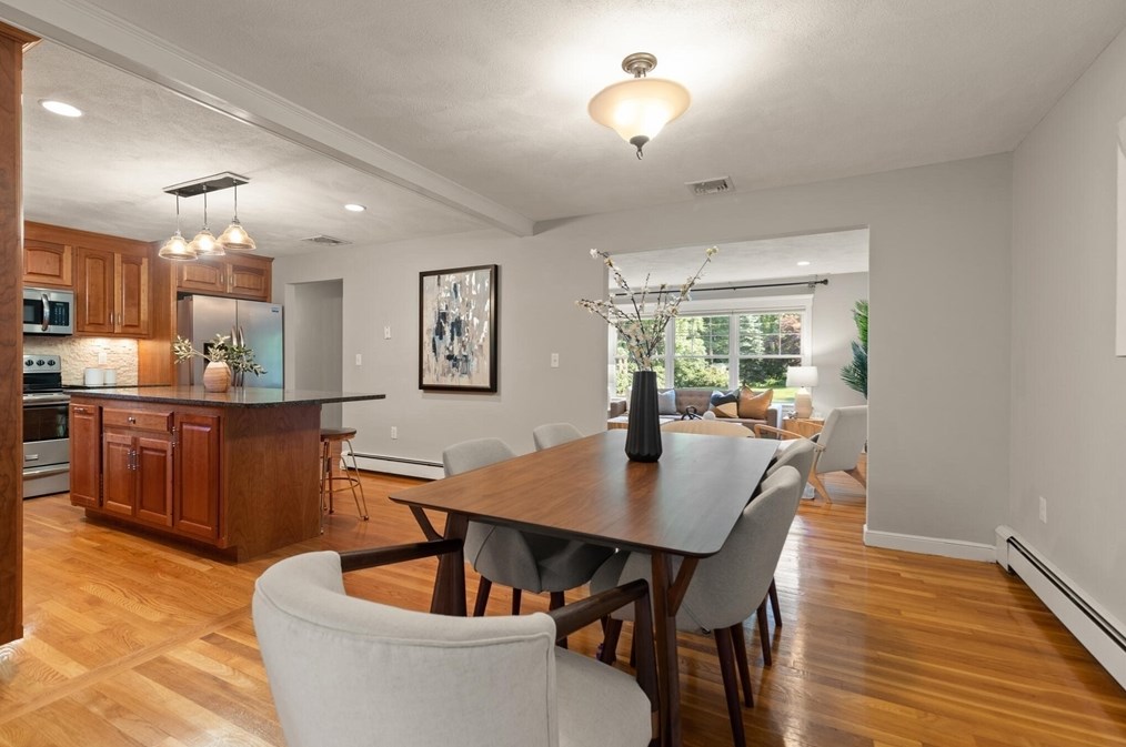 1 Squire Ct, Walpole, MA 02032