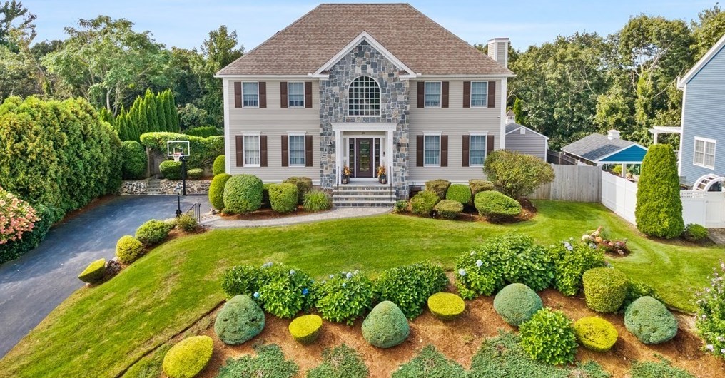 23 Birch Pond Dr, Saugus, MA 01906