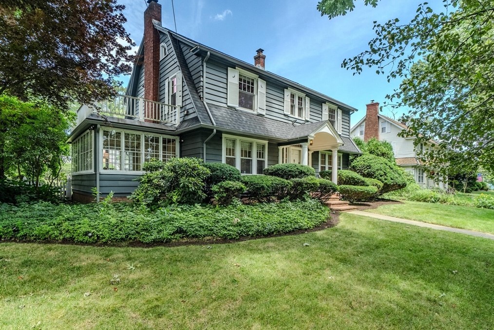 48 Hillcrest Ave, Springfield, MA 01106