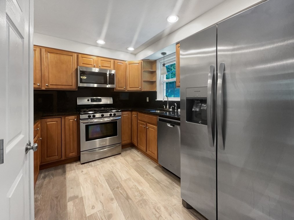 8 Old Meetinghouse Green #8, Norton, MA 02766