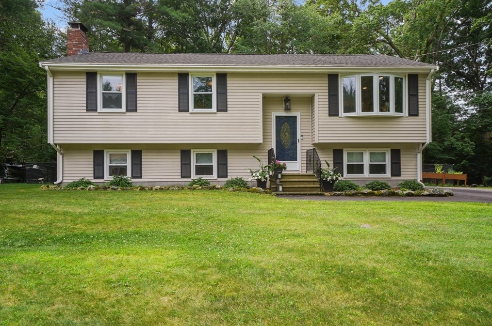 2 Acorn Rd, Norton, MA 02766