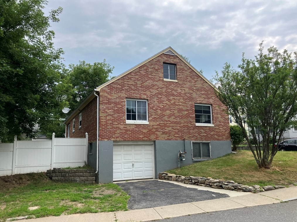 48 Elm St, Webster, MA 01570 exterior